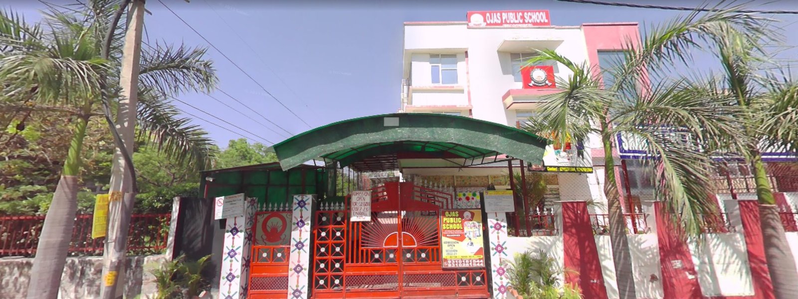 white and blue geometric modern school admission banner (15)