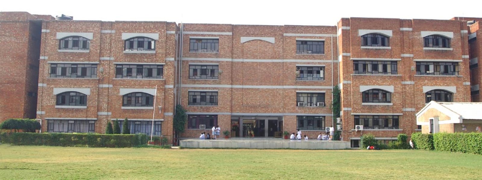 white and blue geometric modern school admission banner (16)