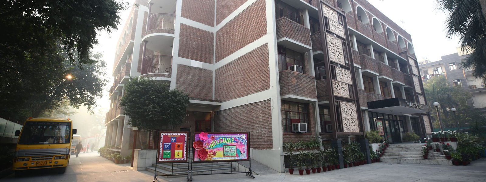 white and blue geometric modern school admission banner (17)