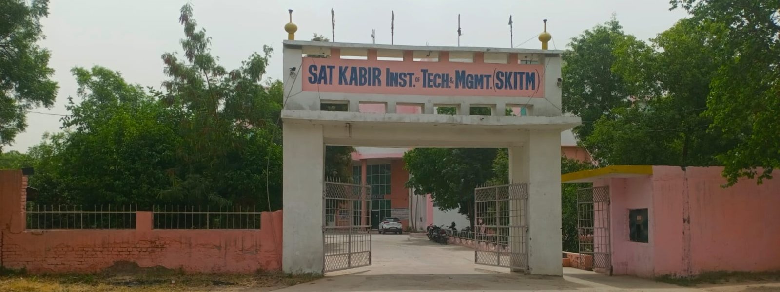 white and blue geometric modern school admission banner (9)